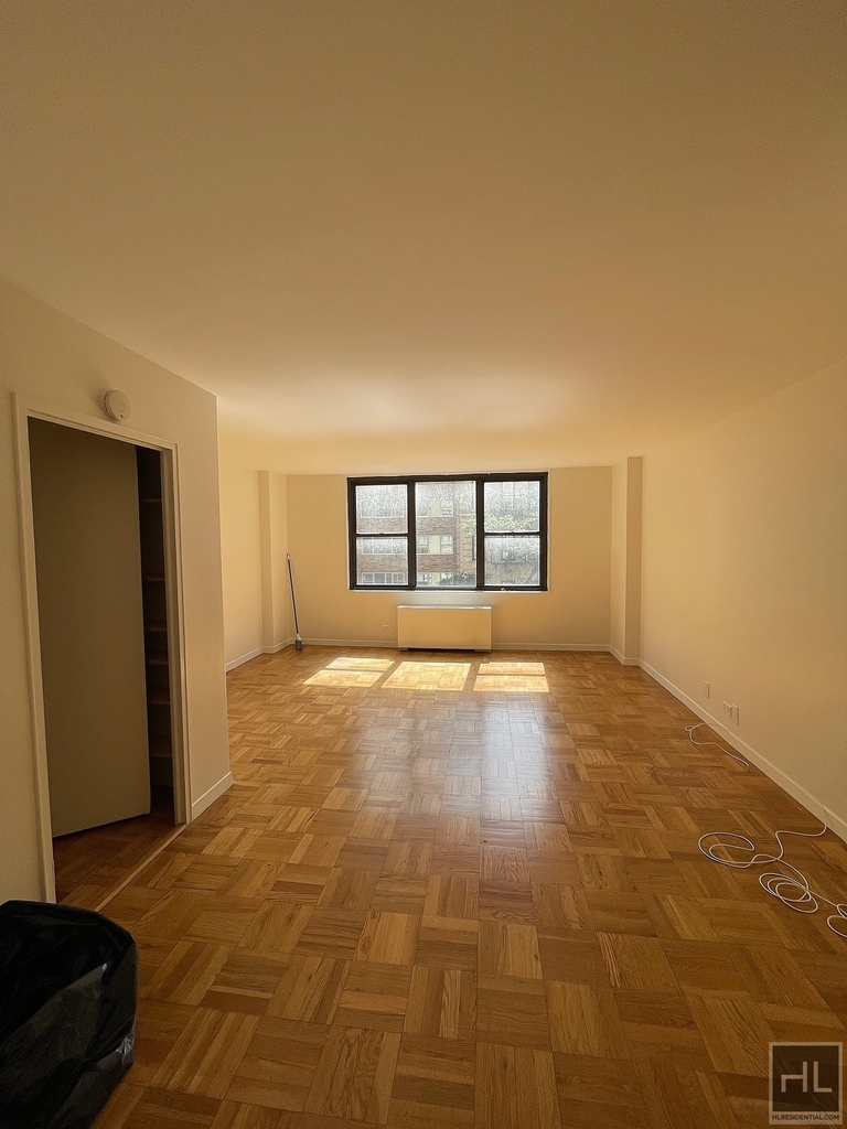 East 49 Street - Photo 0