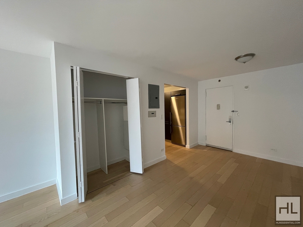 East 39th Street - Photo 1
