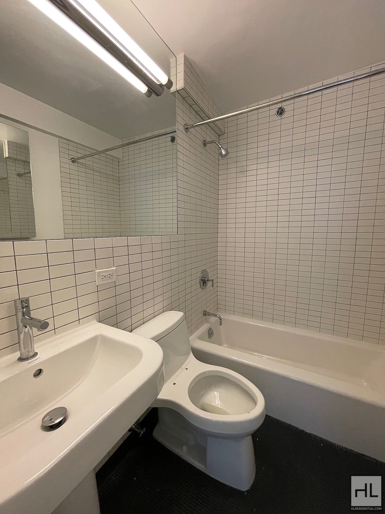 East 39th Street - Photo 4