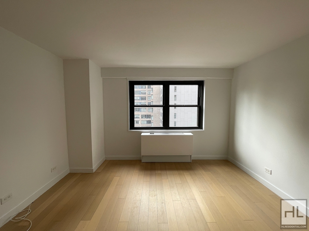 East 39th Street - Photo 3