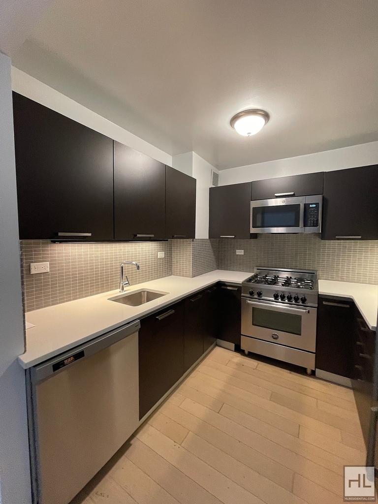 East 39th Street - Photo 2