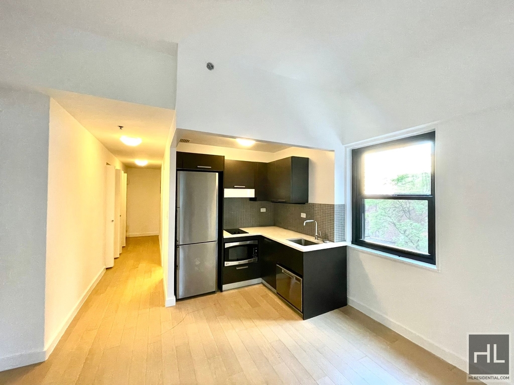 East 39th Street - Photo 2