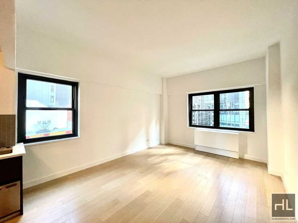 East 39th Street - Photo 0