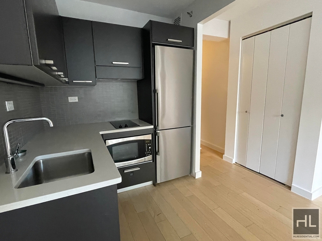 East 39th Street - Photo 2