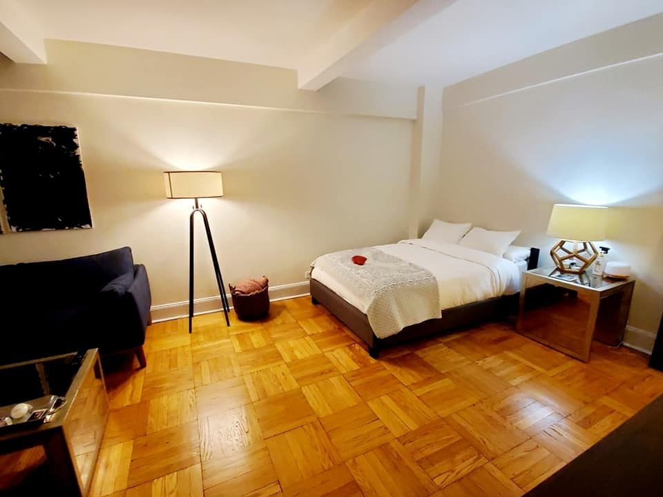 East 56 Street - Photo 1