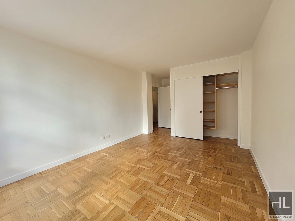 East 79th Street - Photo 6