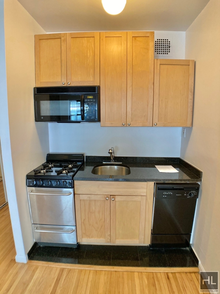 East 84 Street - Photo 2