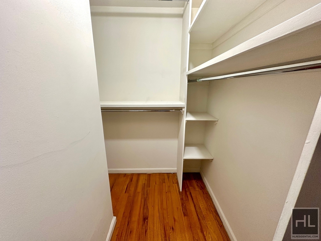 Madison Avenue - Photo 3
