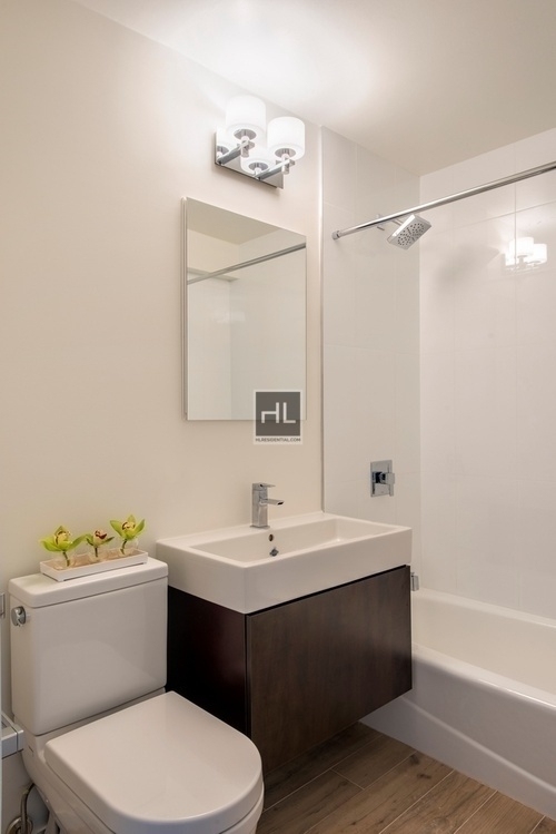 West 38 Street - Photo 4