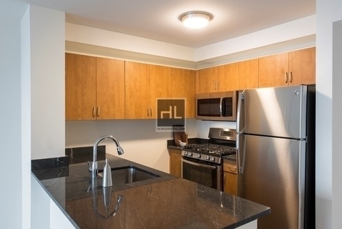 West 38 Street - Photo 3