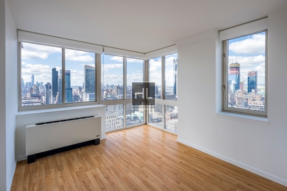 West 38 Street - Photo 1