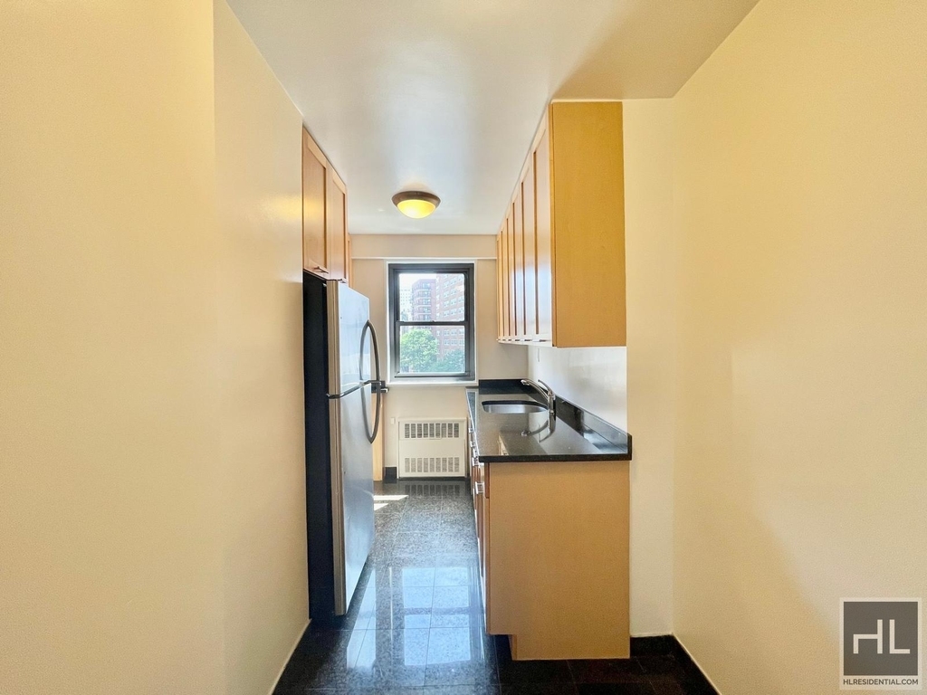 Fourth Avenue - Photo 3