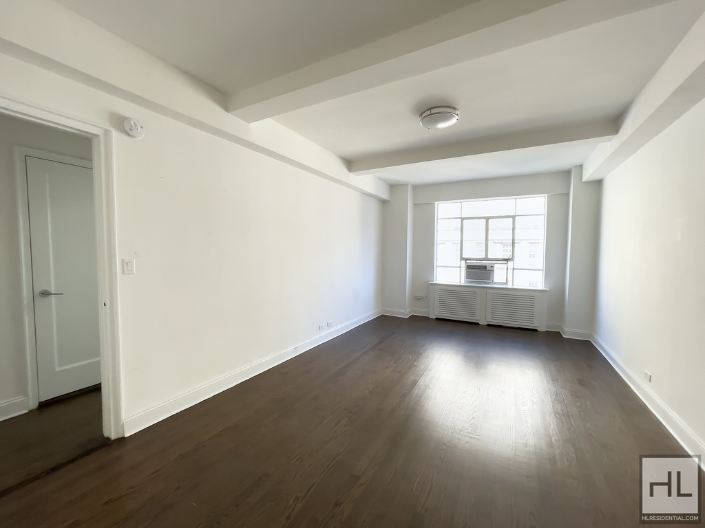 Fifth Avenue - Photo 5