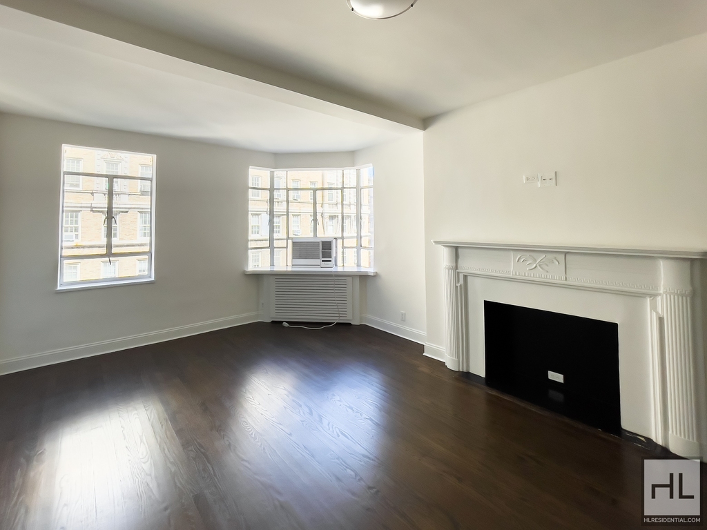 Fifth Avenue - Photo 1