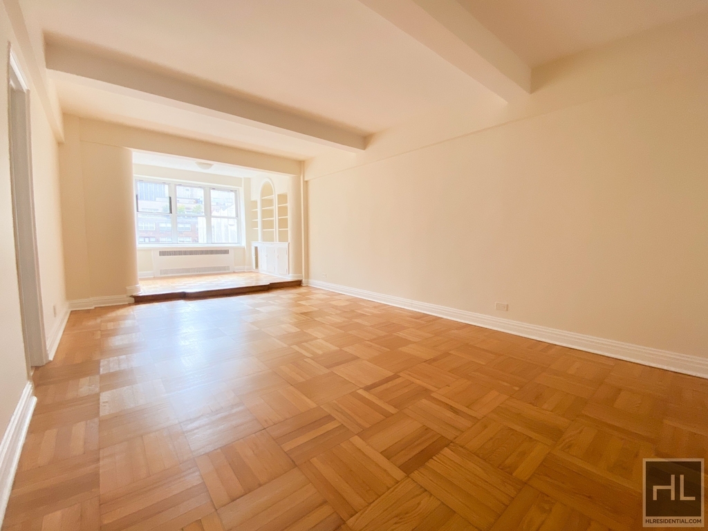 East 56 Street - Photo 0