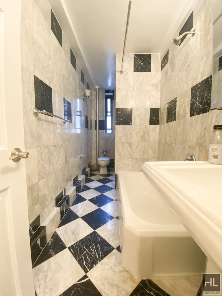 East 56 Street - Photo 3
