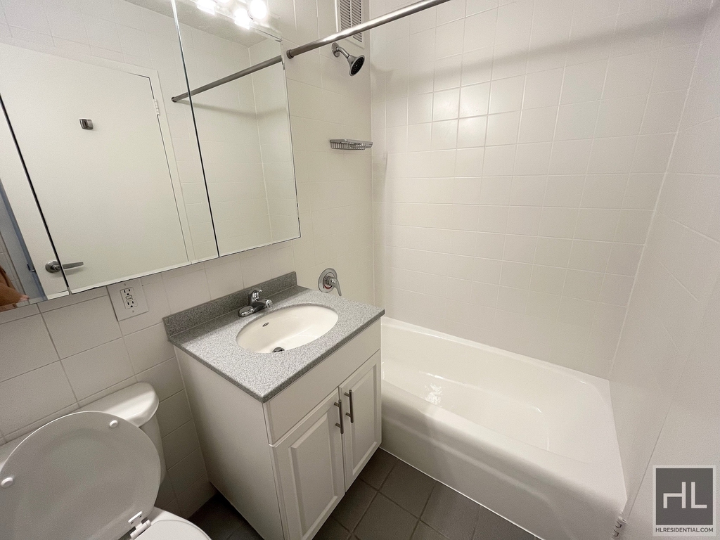 Second Avenue - Photo 6