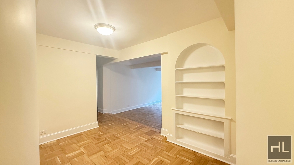 East 56 Street - Photo 2