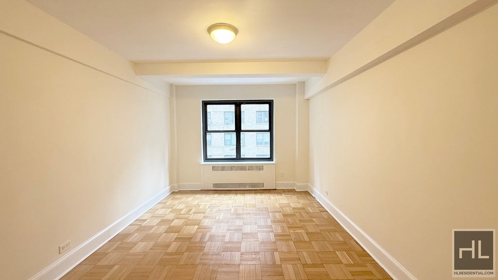 East 56 Street - Photo 4