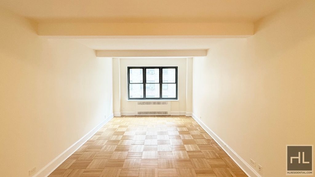 East 56 Street - Photo 0