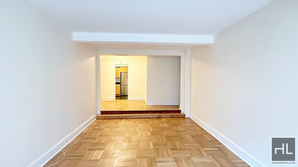 East 56 Street - Photo 1