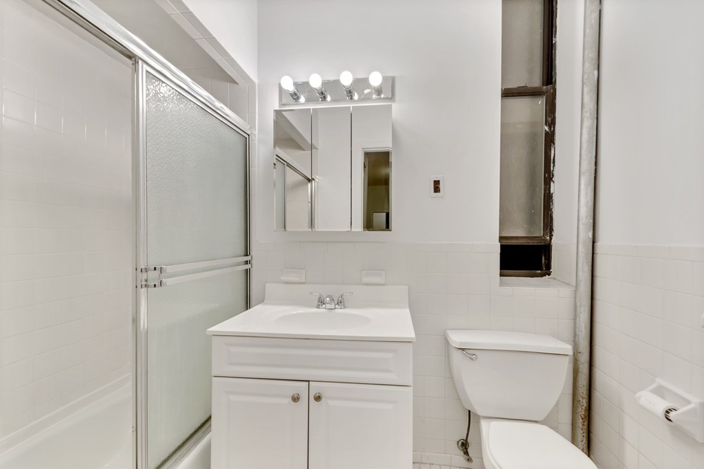 West 45 Street - Photo 7
