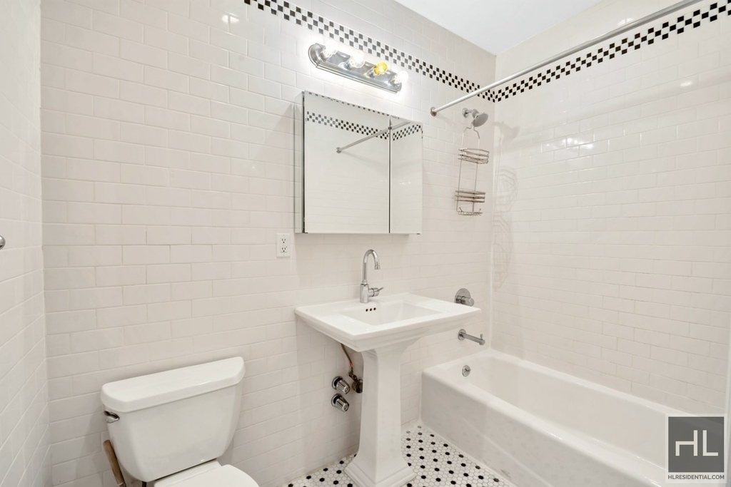 West 45 Street - Photo 4