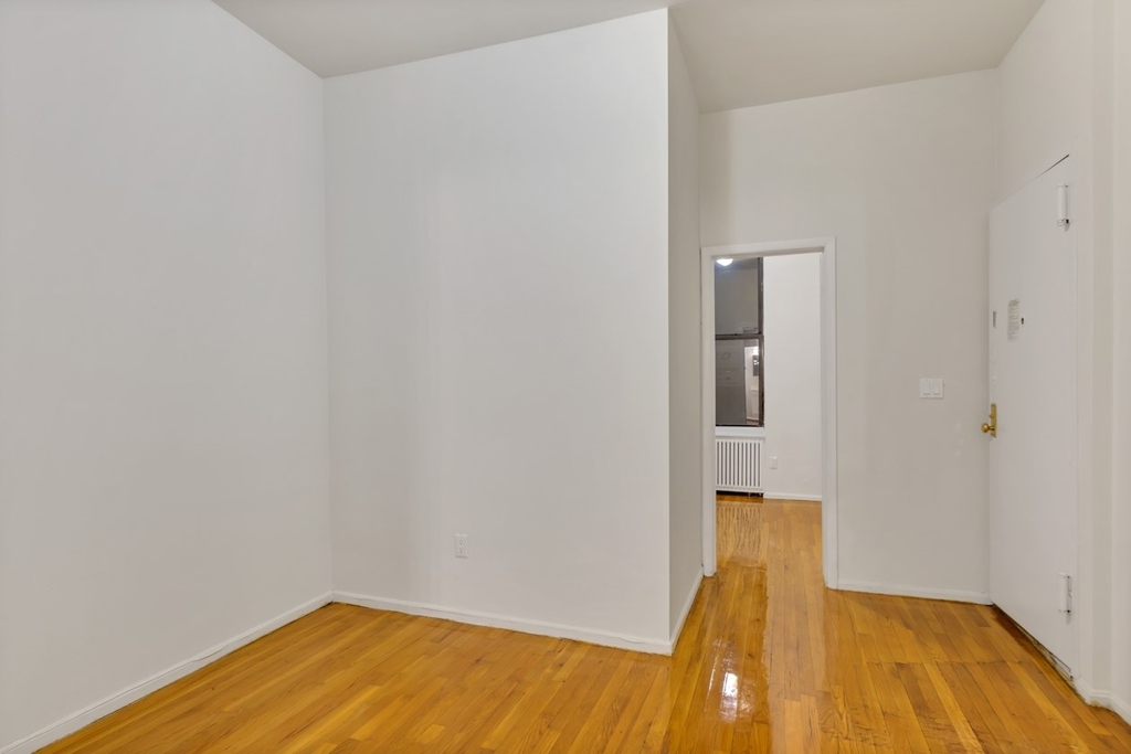 West 45 Street - Photo 5