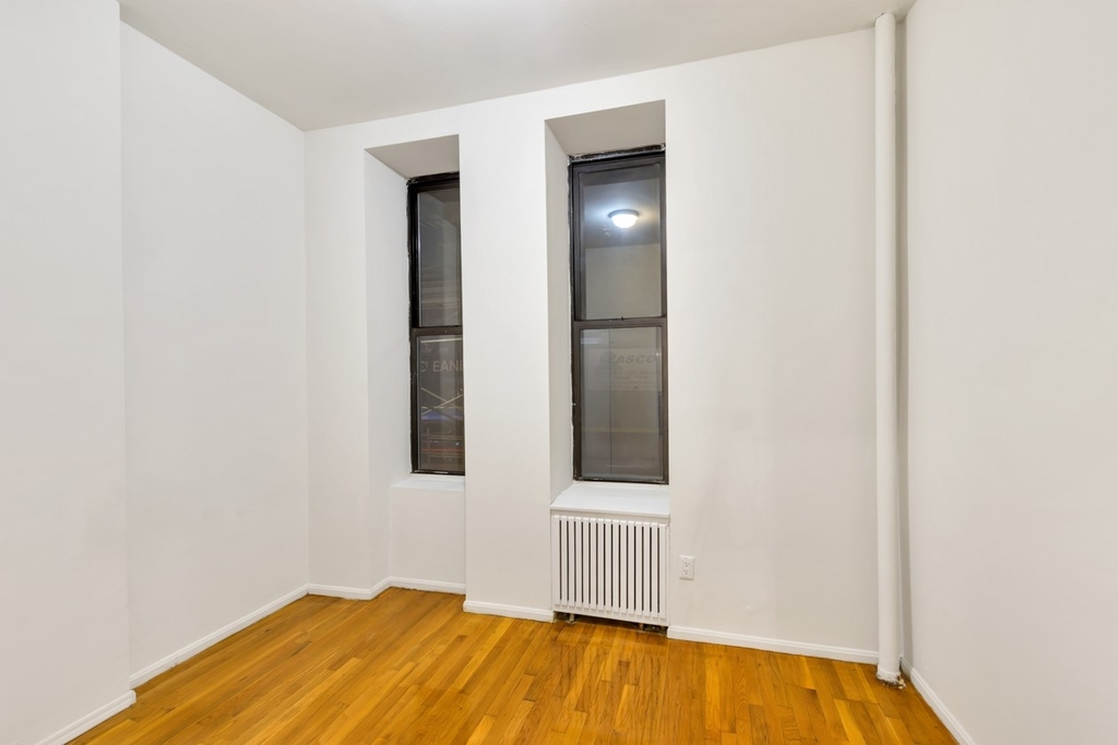 West 45 Street - Photo 6
