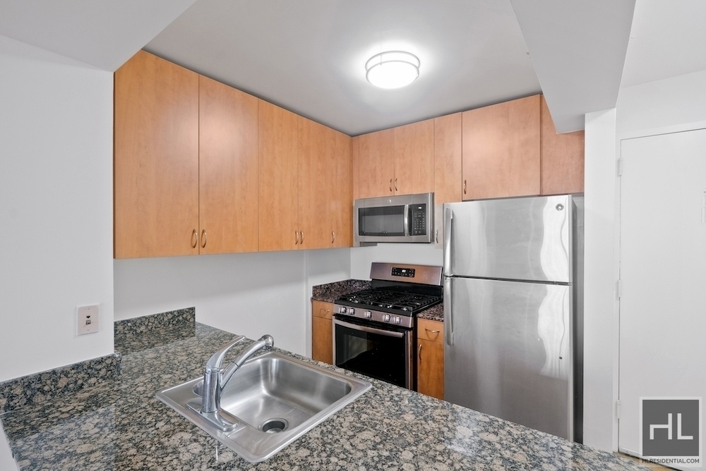 West 38 Street - Photo 1