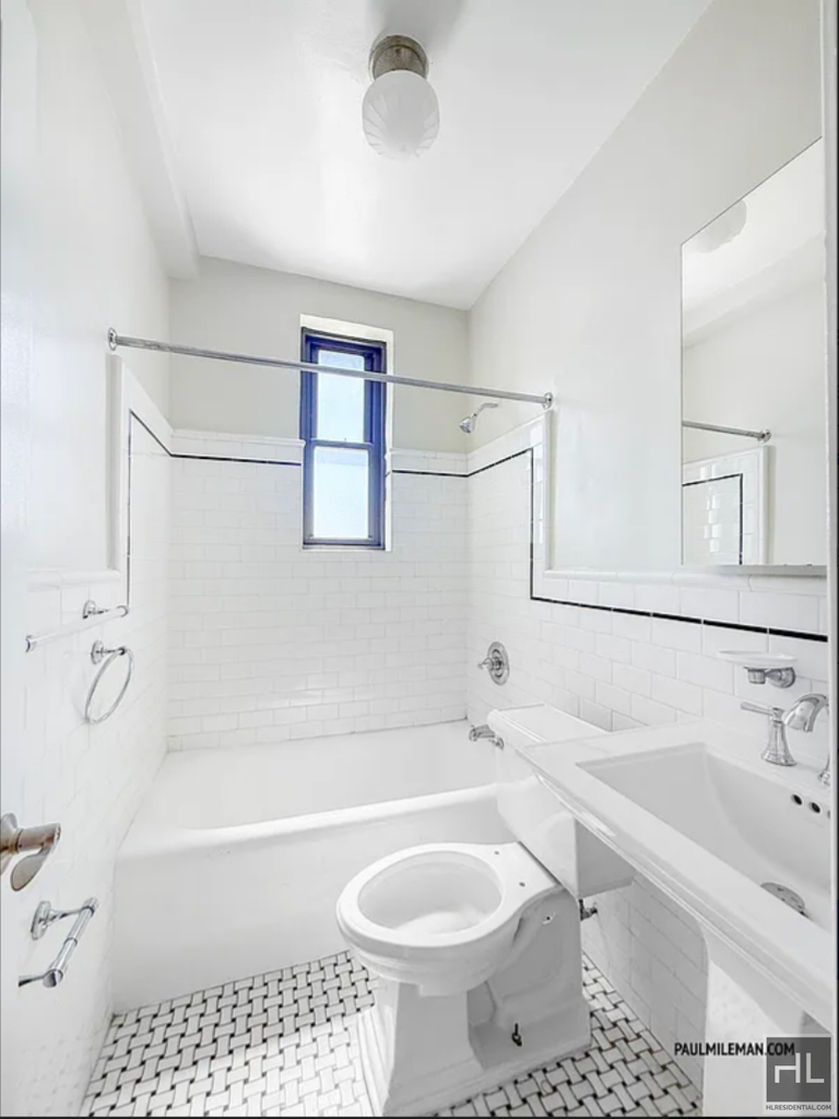 Second Avenue - Photo 4