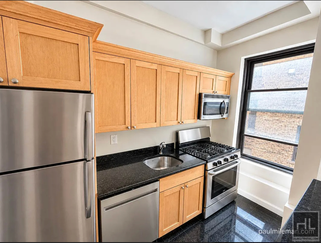 Second Avenue - Photo 3