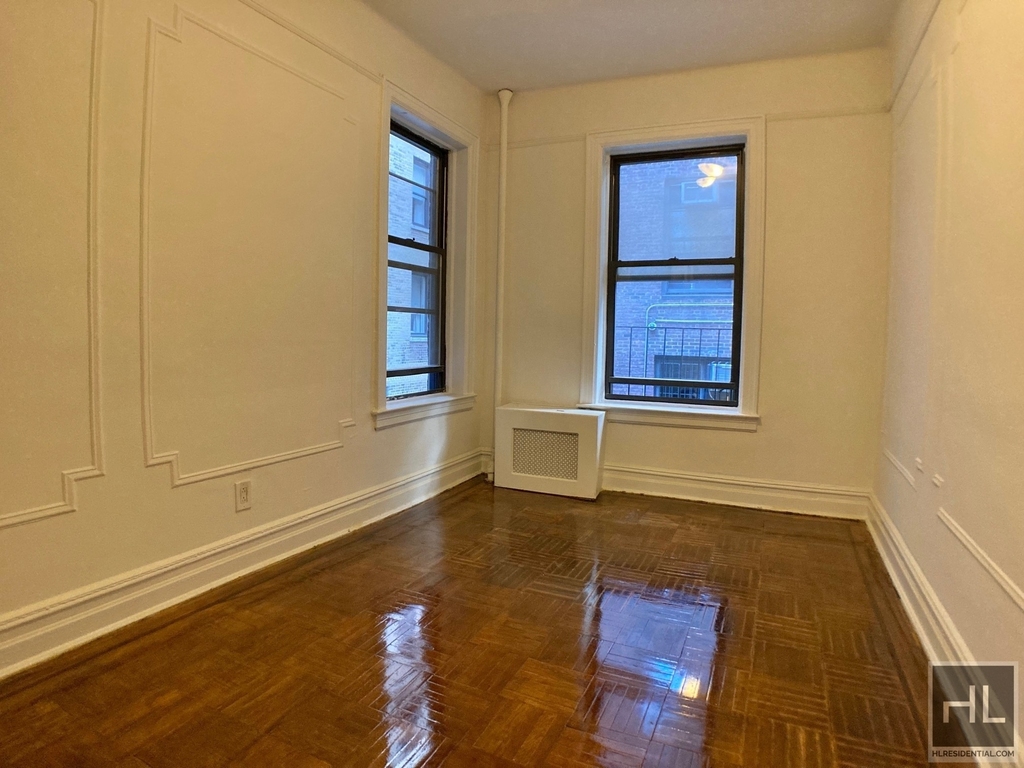 East 88 Street - Photo 0