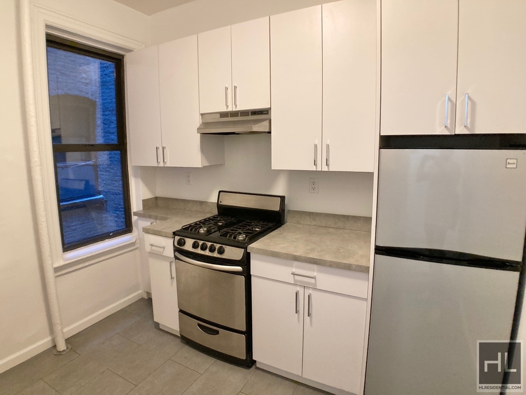 East 88 Street - Photo 2