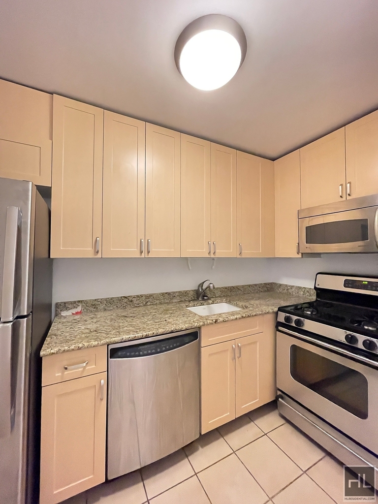 West 89th Street - Photo 4