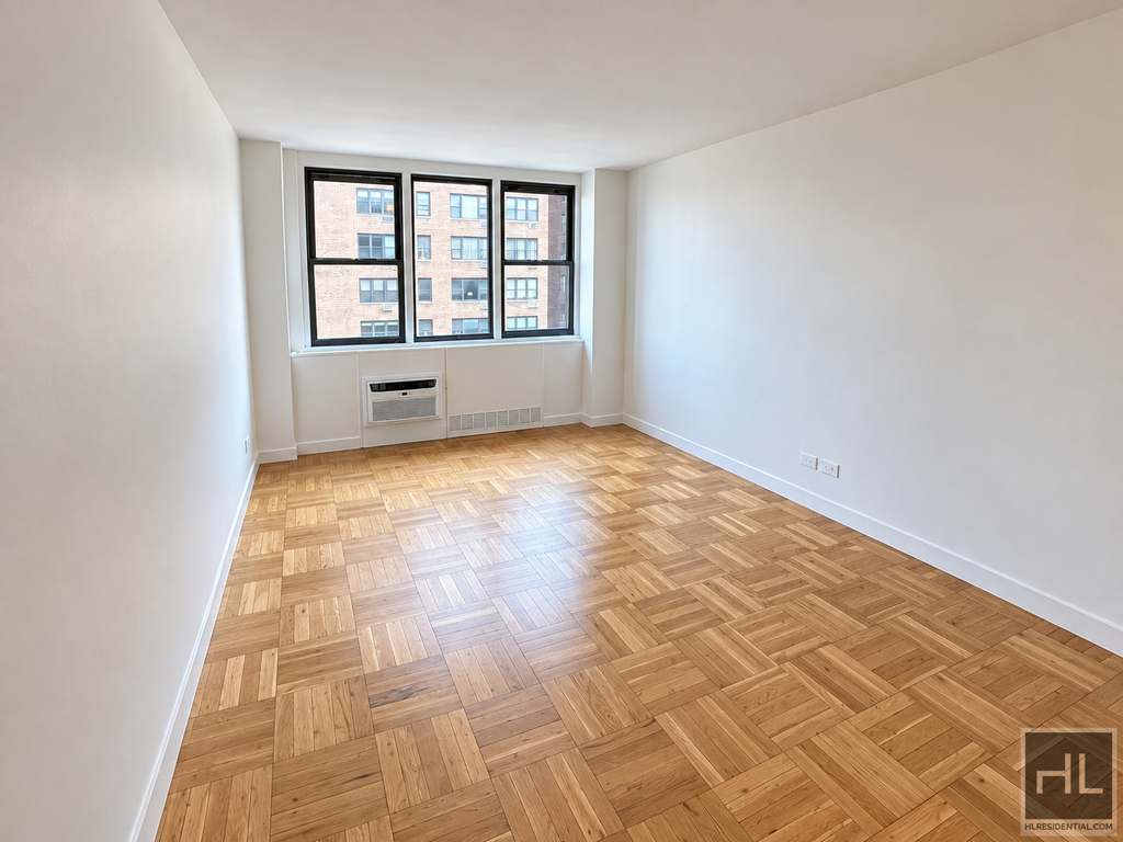 East 79th Street - Photo 4
