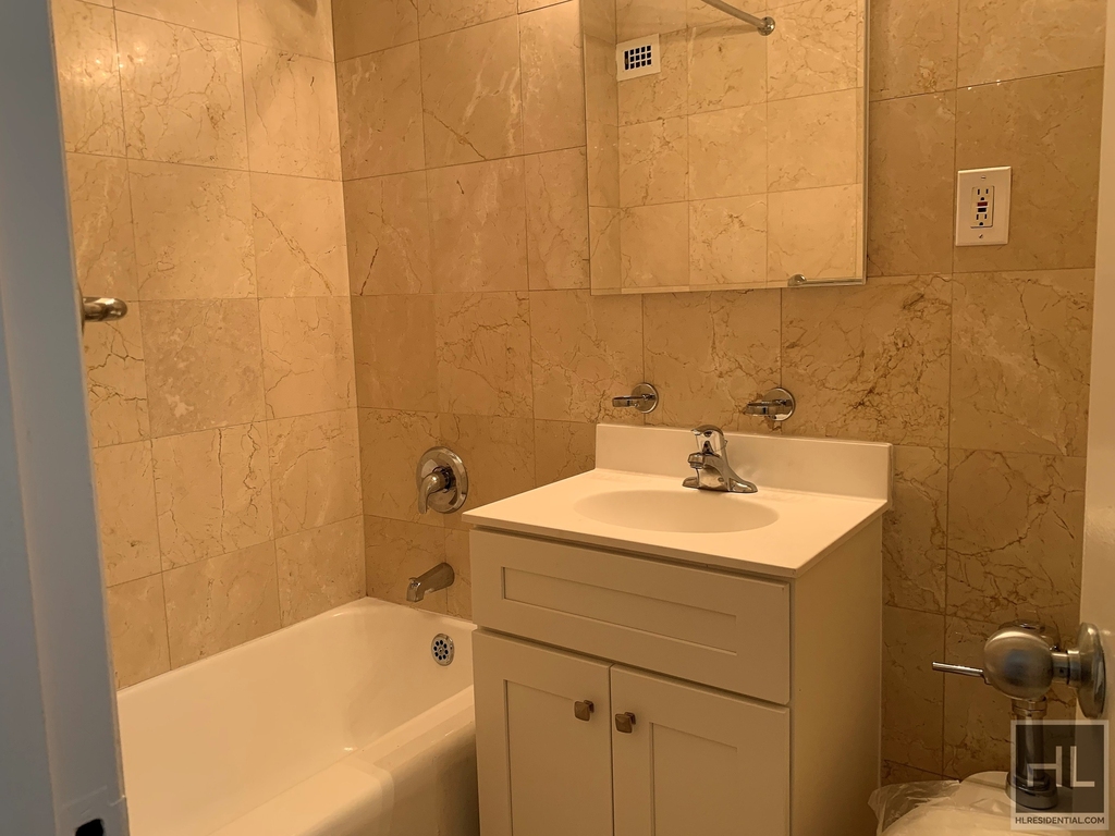 East 79th Street - Photo 8