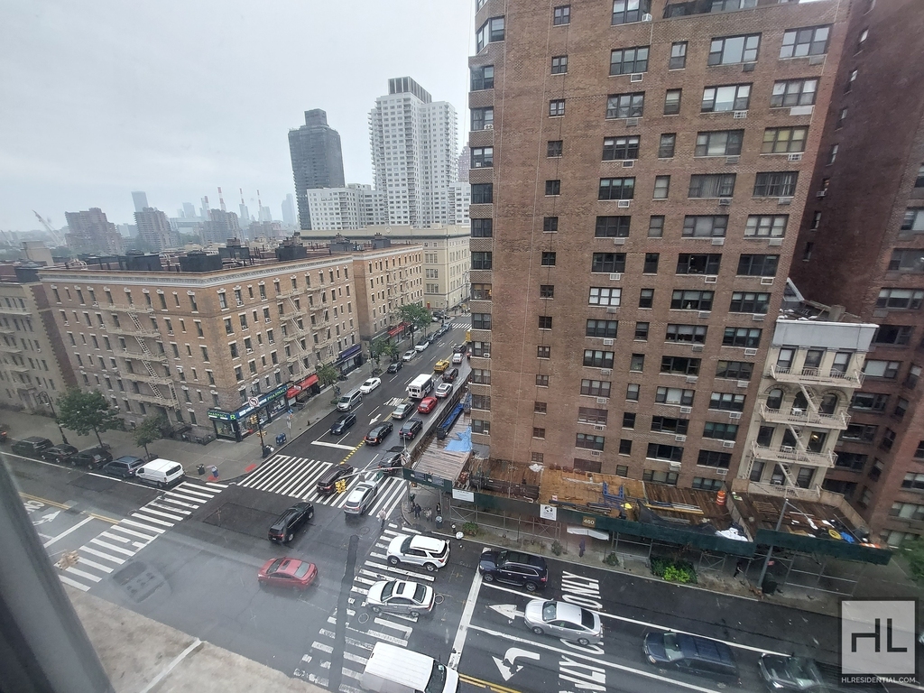 East 79th Street - Photo 12