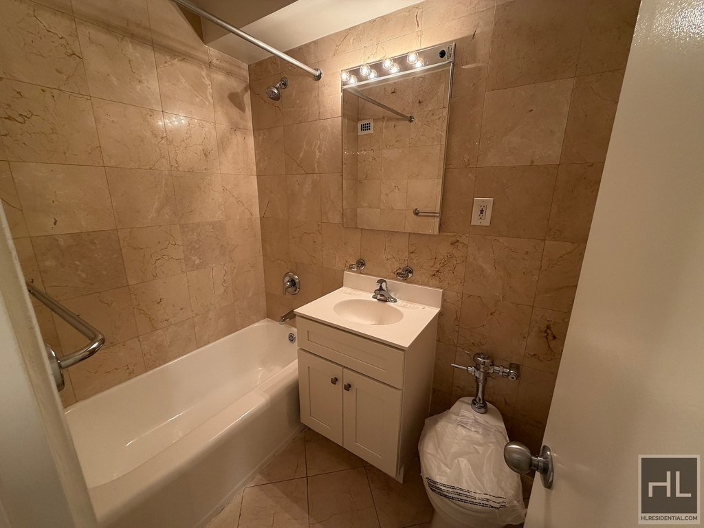 East 79th Street - Photo 6