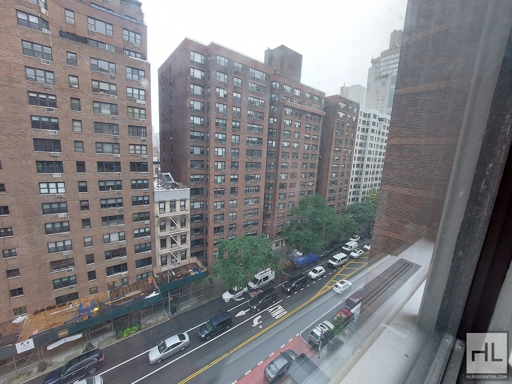 East 79th Street - Photo 11
