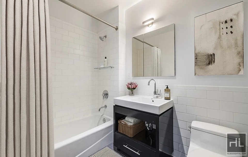 West 54th Street - Photo 3