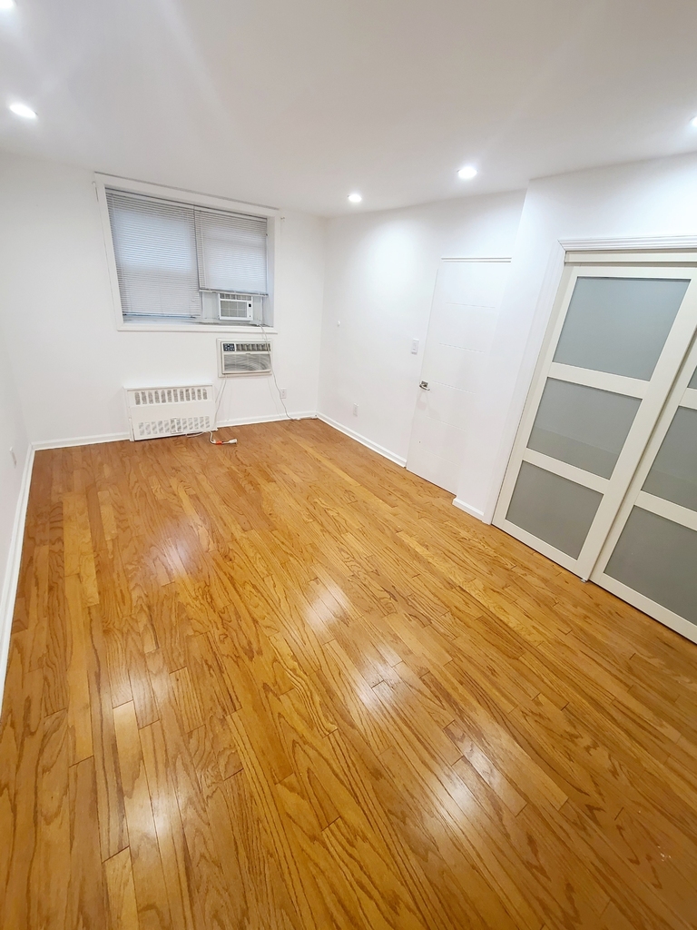 66-15 Thornton Place - Photo 8