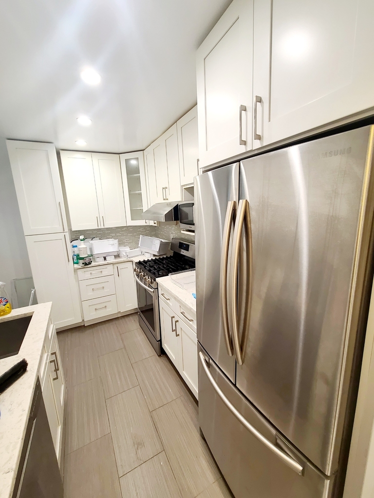 66-15 Thornton Place - Photo 4