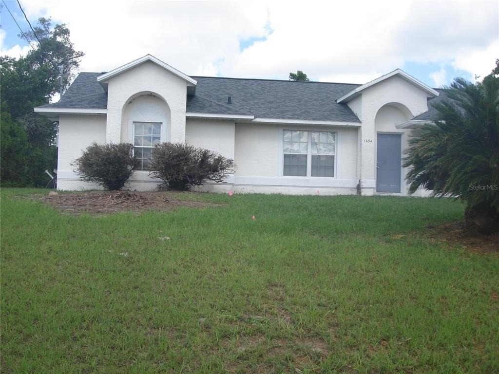 1694 April Avenue - Photo 0