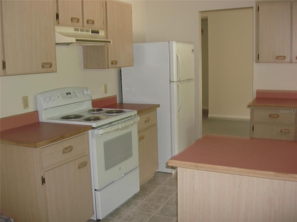 1694 April Avenue - Photo 2