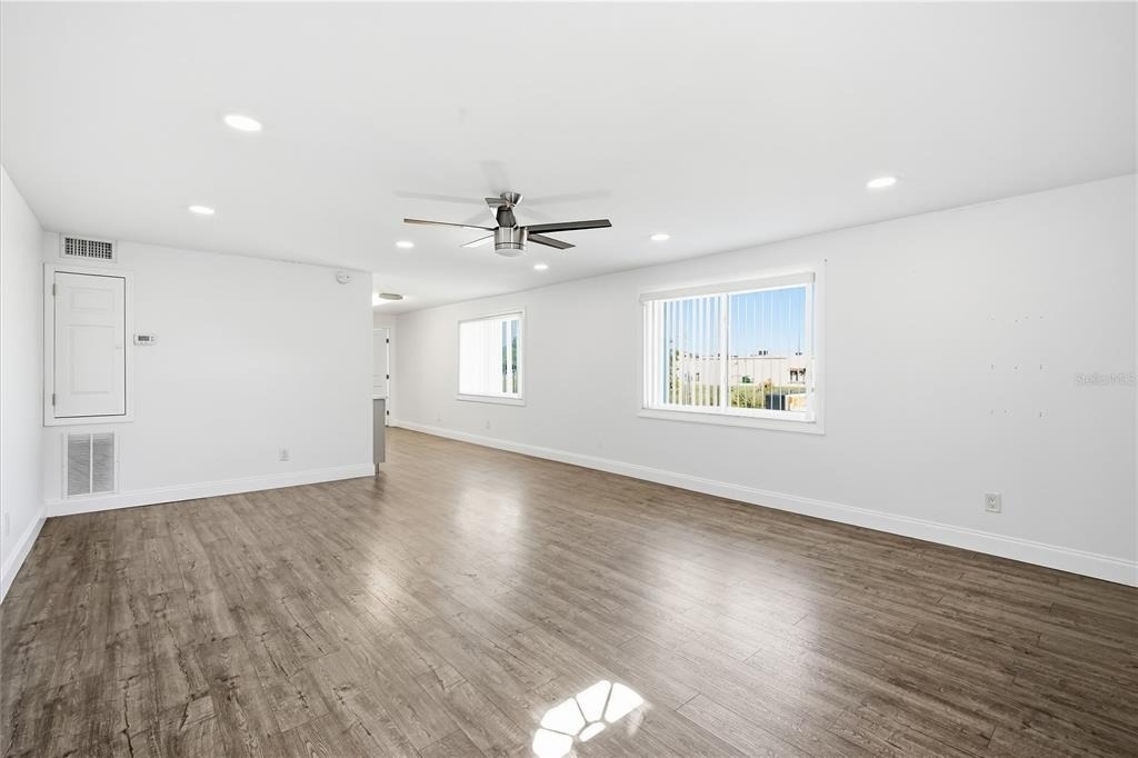 939 Oakfield Drive - Photo 5
