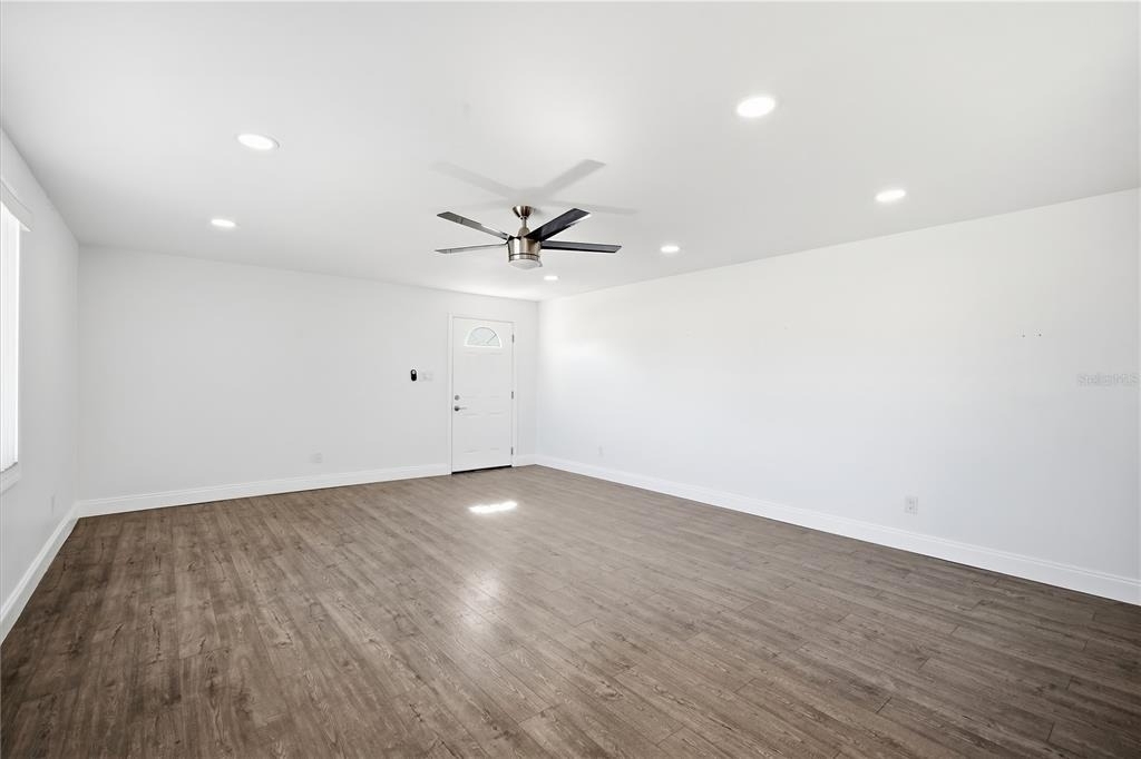 939 Oakfield Drive - Photo 7