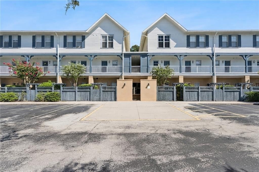 720 Celebration Avenue - Photo 0