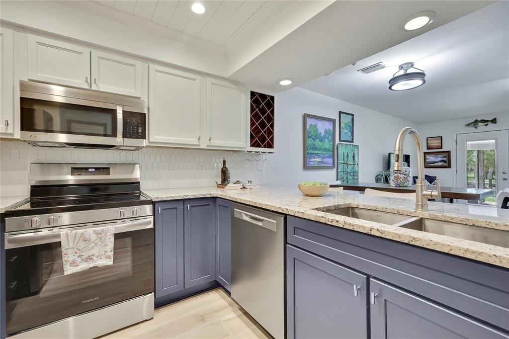 1637 Se Paradise Circle - Photo 10