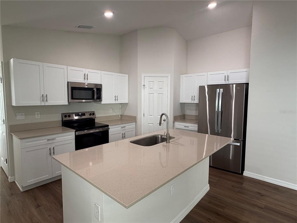 1563 Ellesmere Avenue - Photo 3